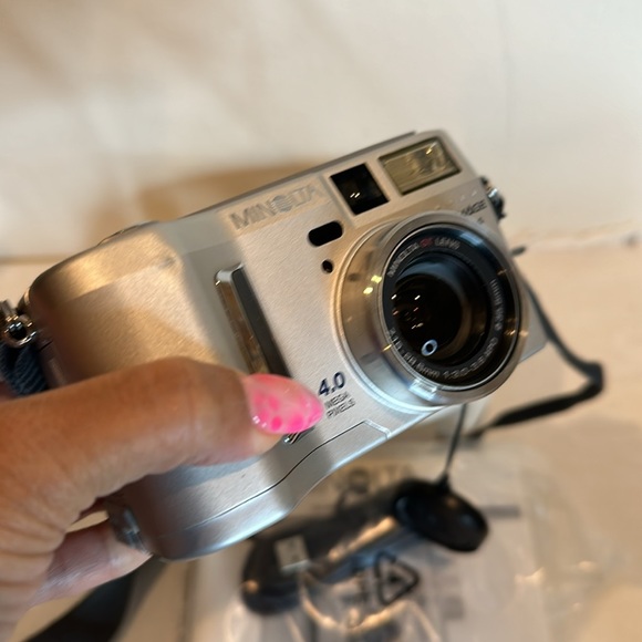 Minolta Dimage S414 4.0 MP digital camera - Picture 3 of 9